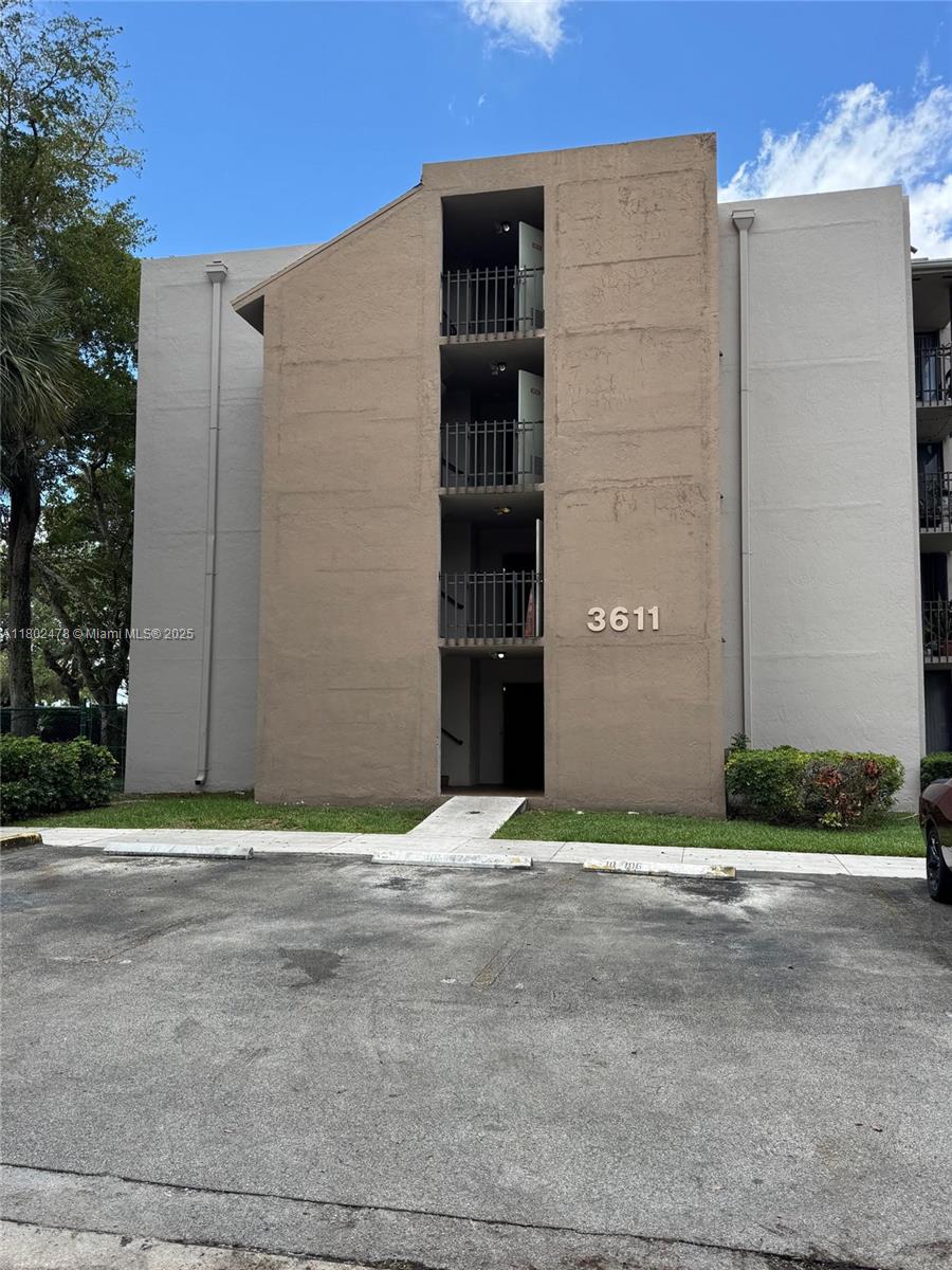 Rental Property at 3611 Sw 117th Ave 10-104, Miami, Broward County, Florida - Bedrooms: 2 
Bathrooms: 1  - $2,000 MO.
