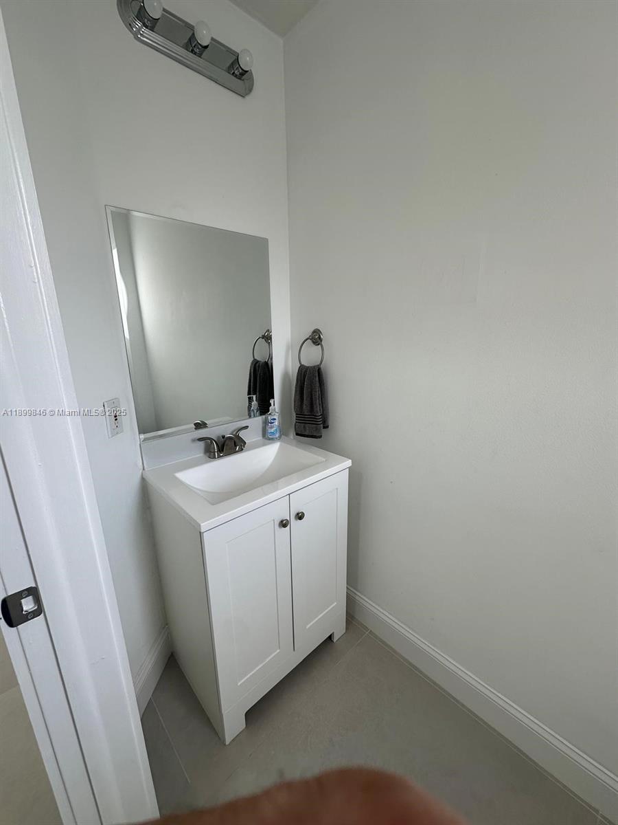 COSTA DORADA - Residential Lease