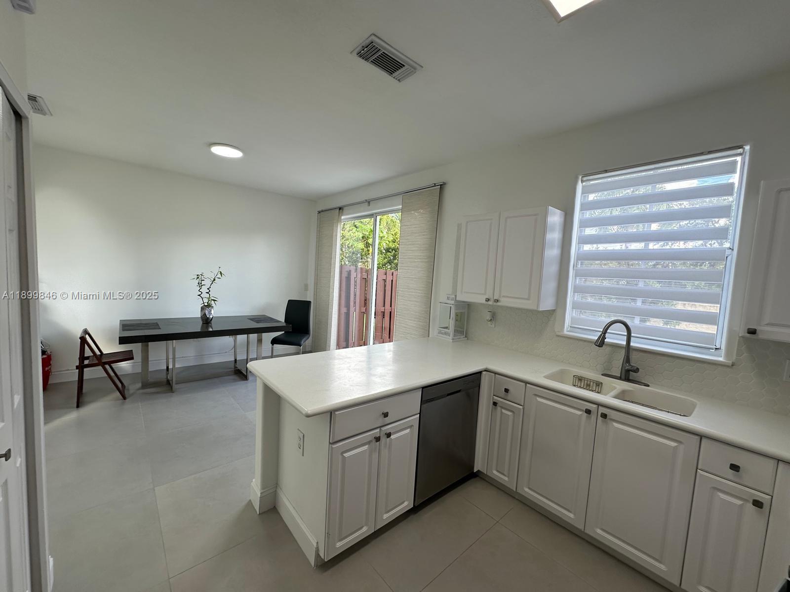 COSTA DORADA - Residential Lease