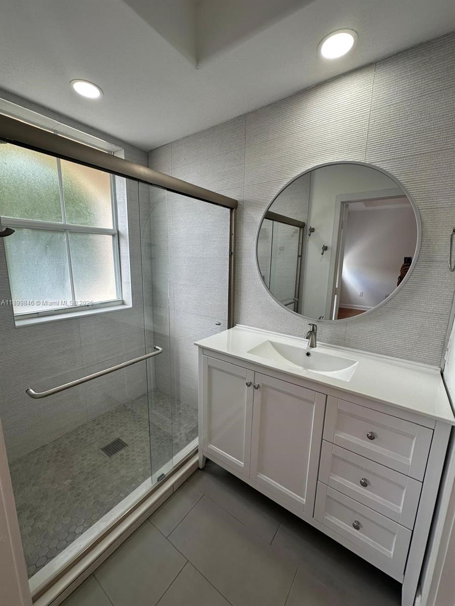 COSTA DORADA - Residential Lease