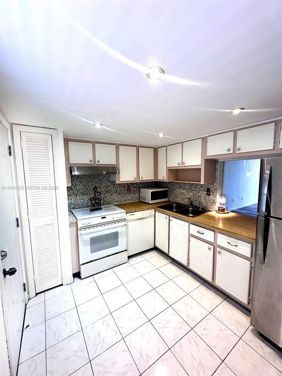 ROLLING GREEN CONDO C - Residential