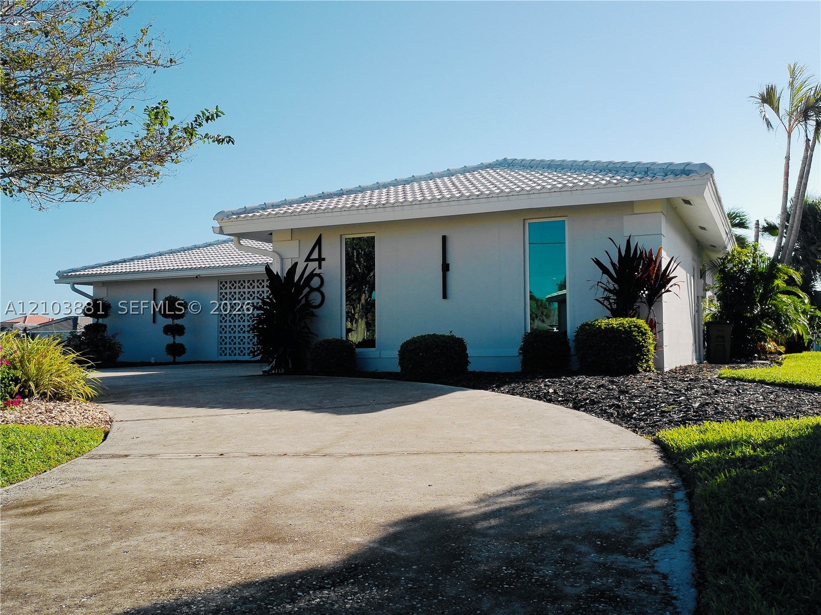 48 N HIBISCUS DR