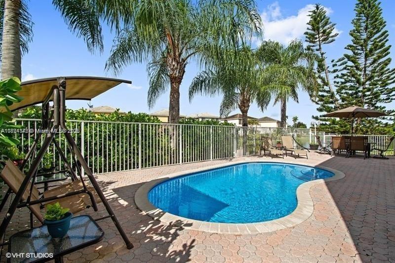 COUNTRY CLUB VILLAGE - Residential Lease