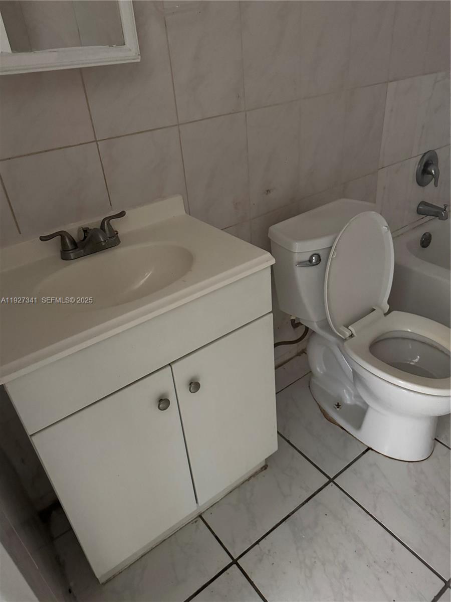 PALMS AT DANIA BEACH COND - Residential