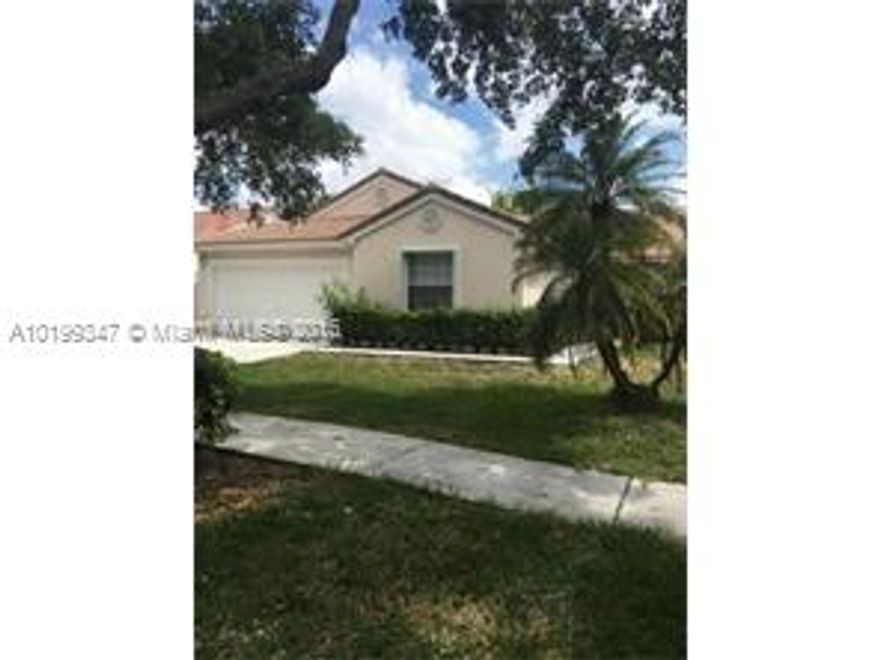 Great rental in excellent location in Flamingo Estates. 4/2 with 2 car garage. Great floor plan with split bedrooms, vaulted ceilings, and kitchen has SS appliances and opens to dining with sliders leading to fence back yard with lots of room for entertaining. Master bath has dual sinks, water closet and tons of storage. Close to major hwys, shopping and restaurants.