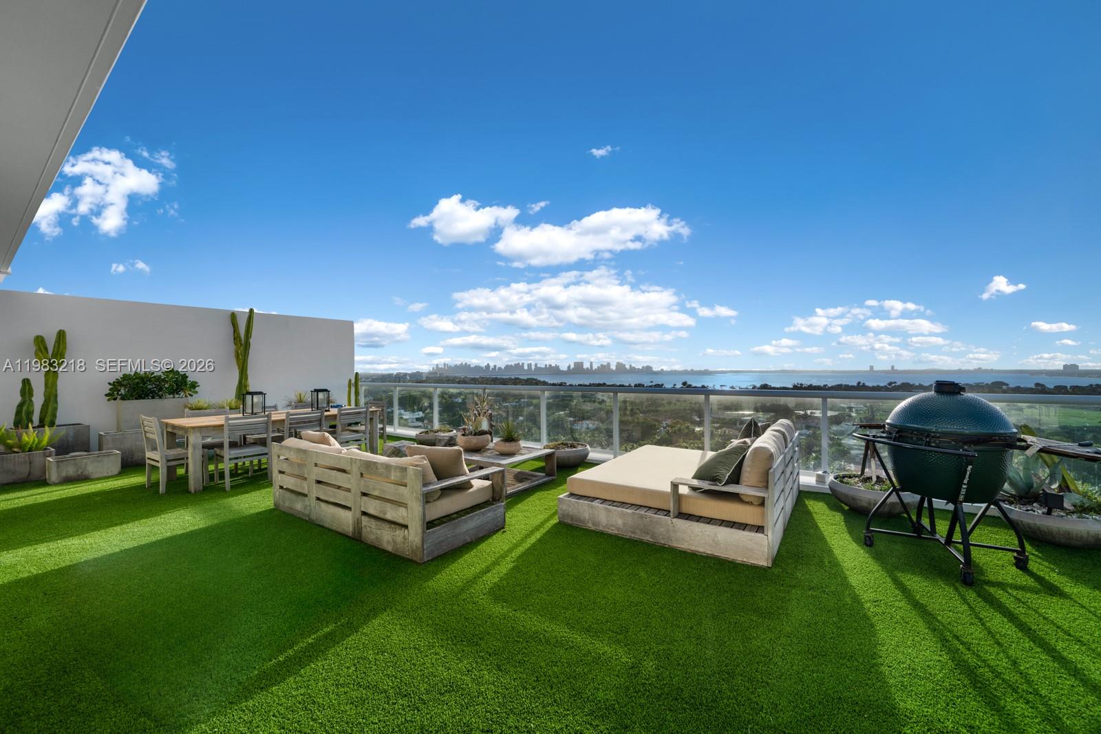 5600 Collins Ave PH D