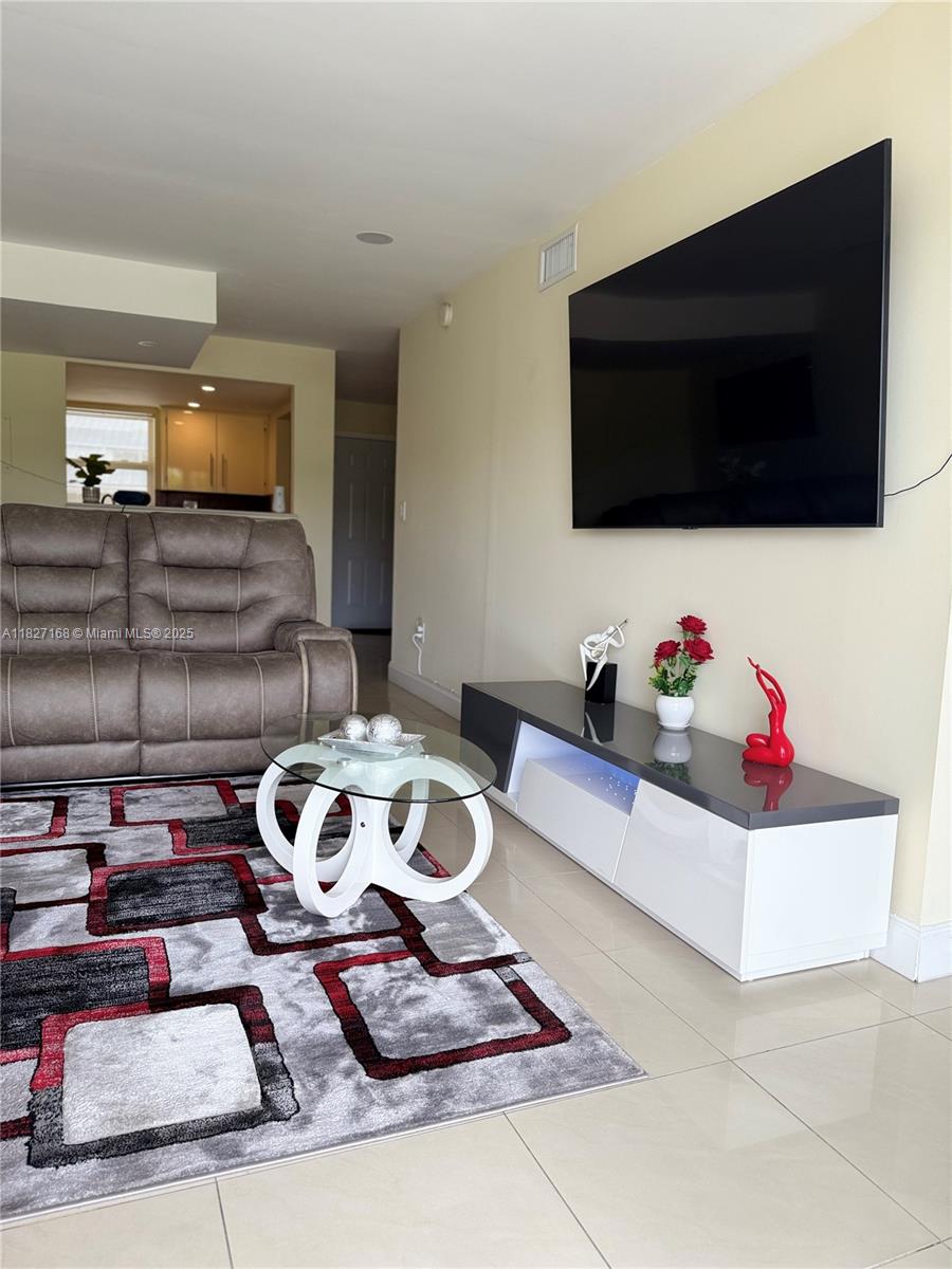 THE BEACH CLUB FONTAINEBL - Residential