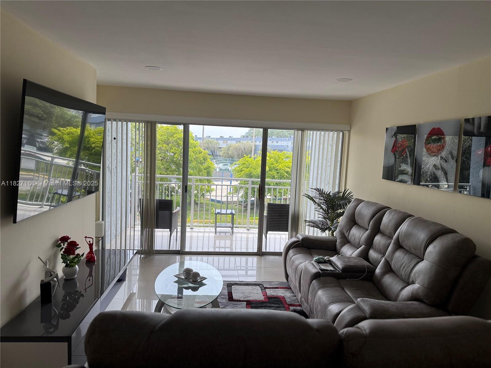 THE BEACH CLUB FONTAINEBL - Residential