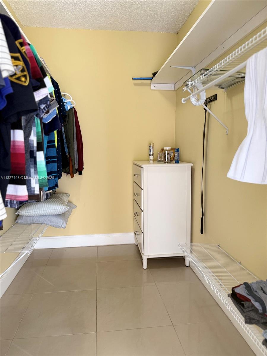 THE BEACH CLUB FONTAINEBL - Residential