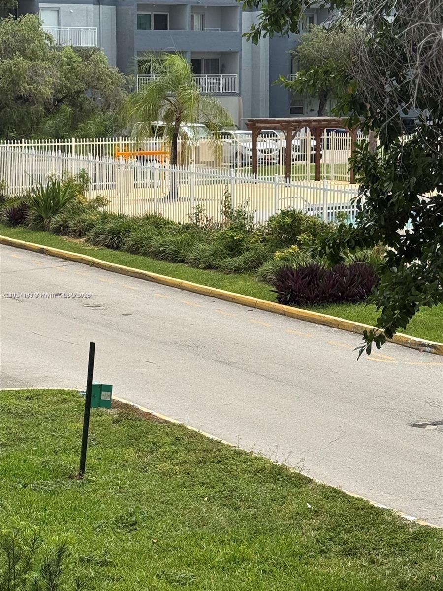 THE BEACH CLUB FONTAINEBL - Residential