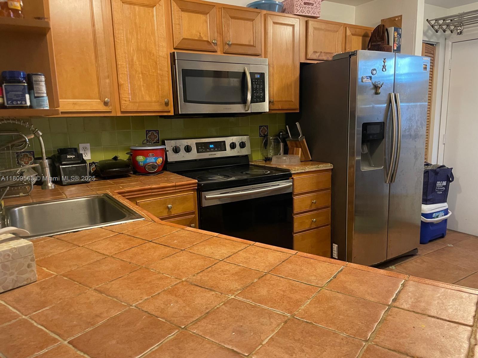 JADE WINDS GROUP - - Residential