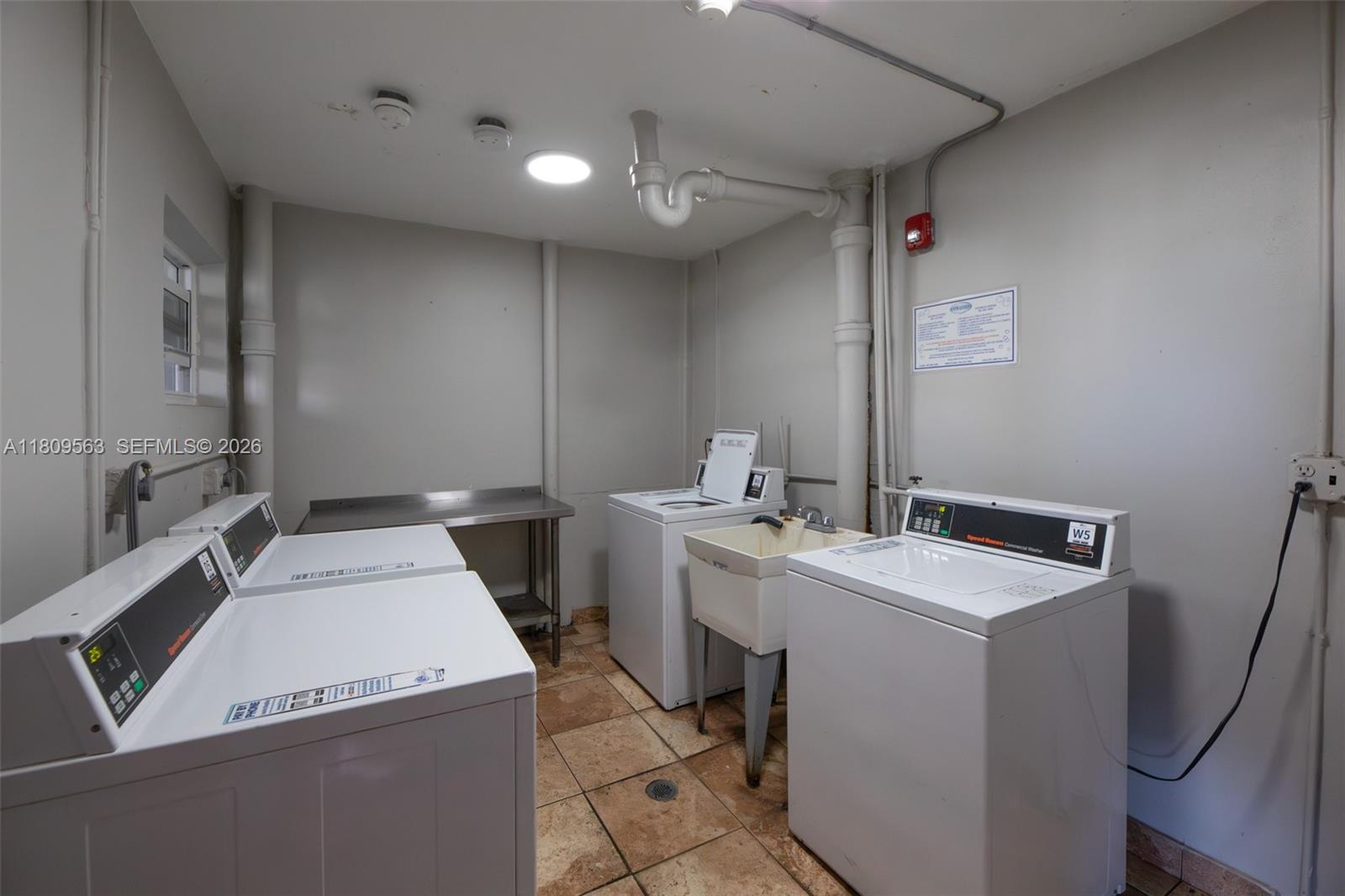 JADE WINDS GROUP - - Residential