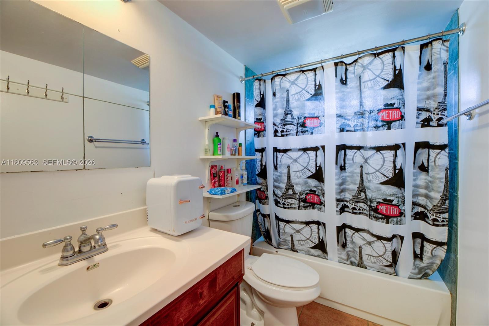 JADE WINDS GROUP - - Residential