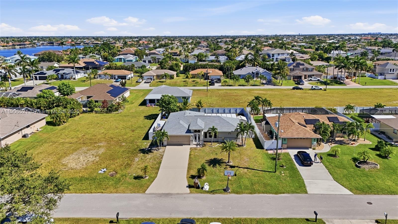 CAPE CORAL - Residential