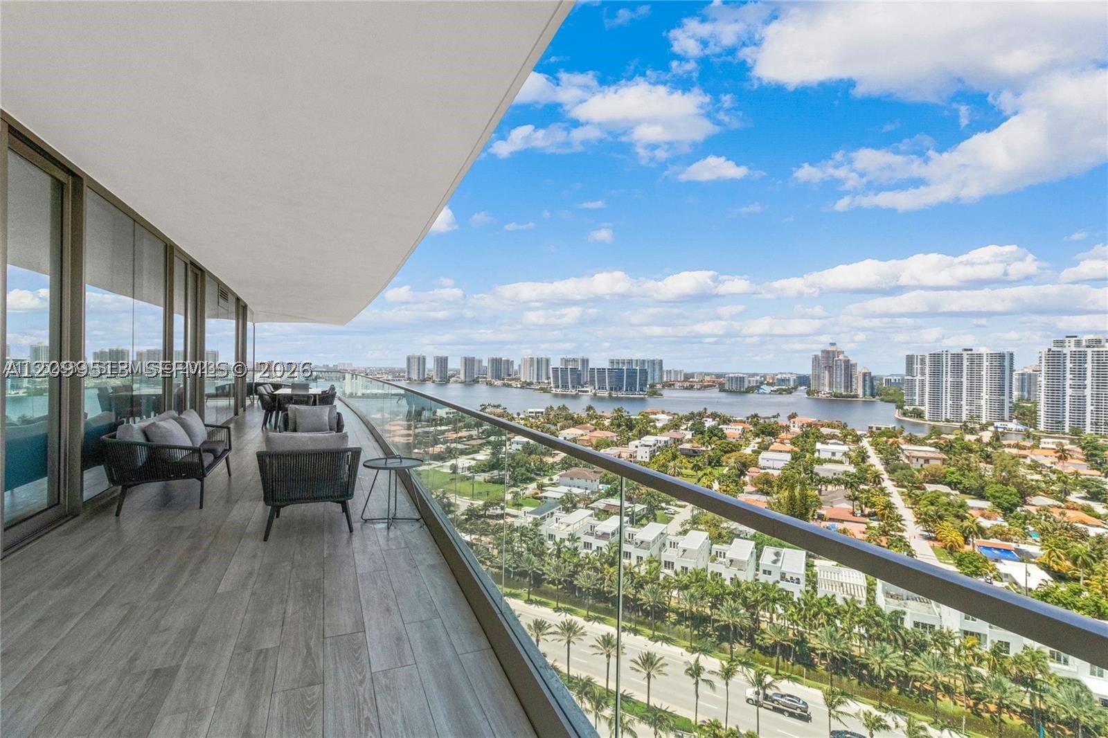 18975 Collins Ave 1605