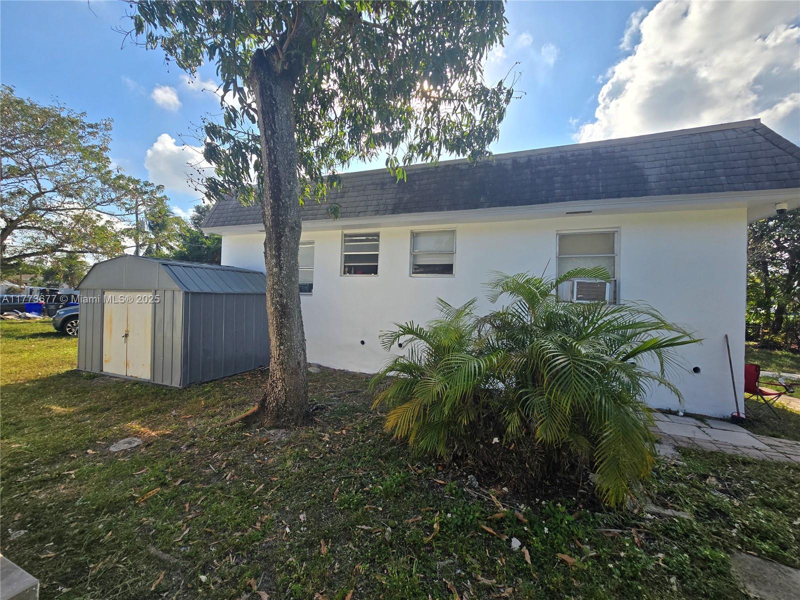 HOLLYWOOD PARK - Residential