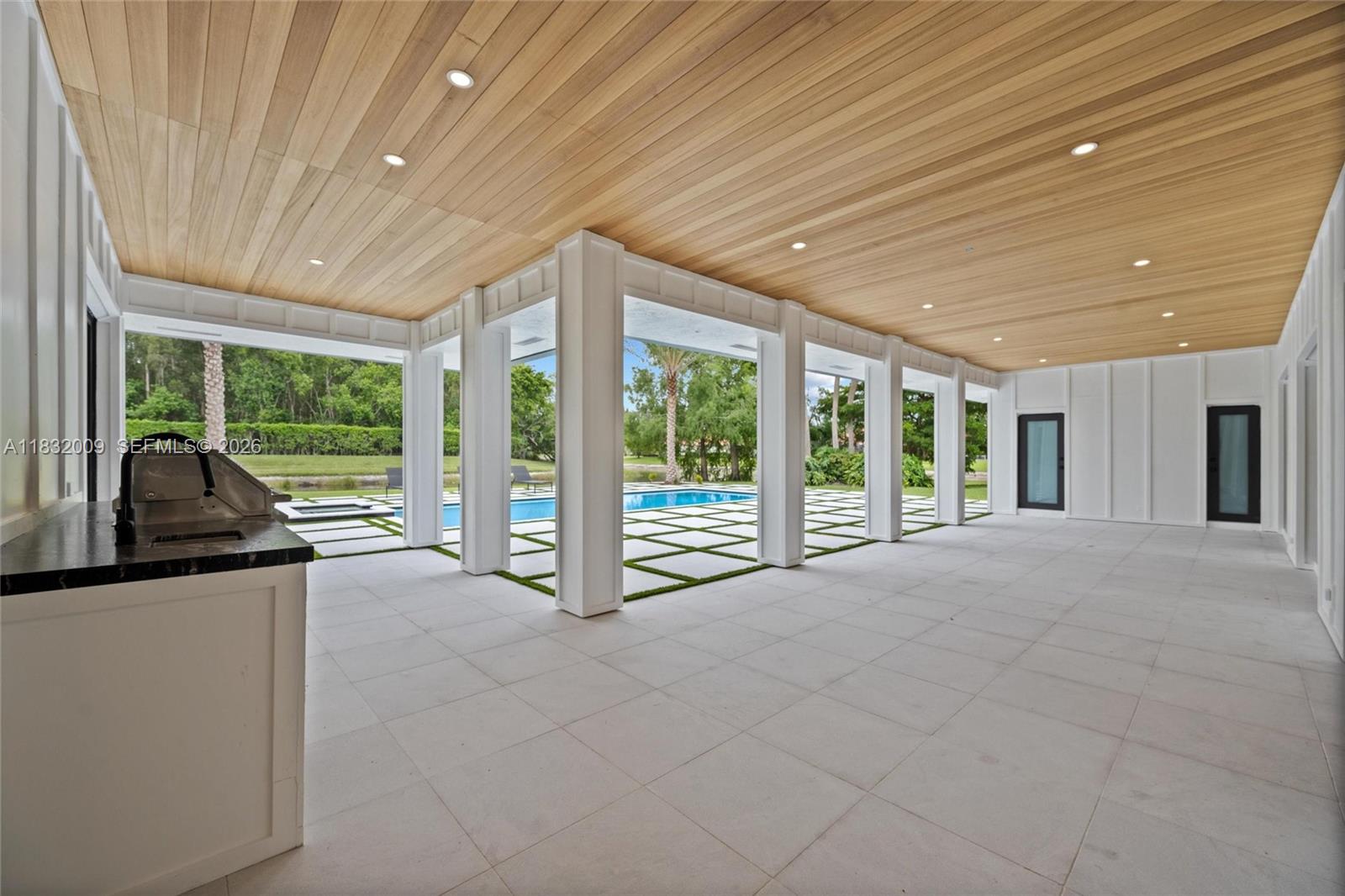 BREAKERS WEST - Residential