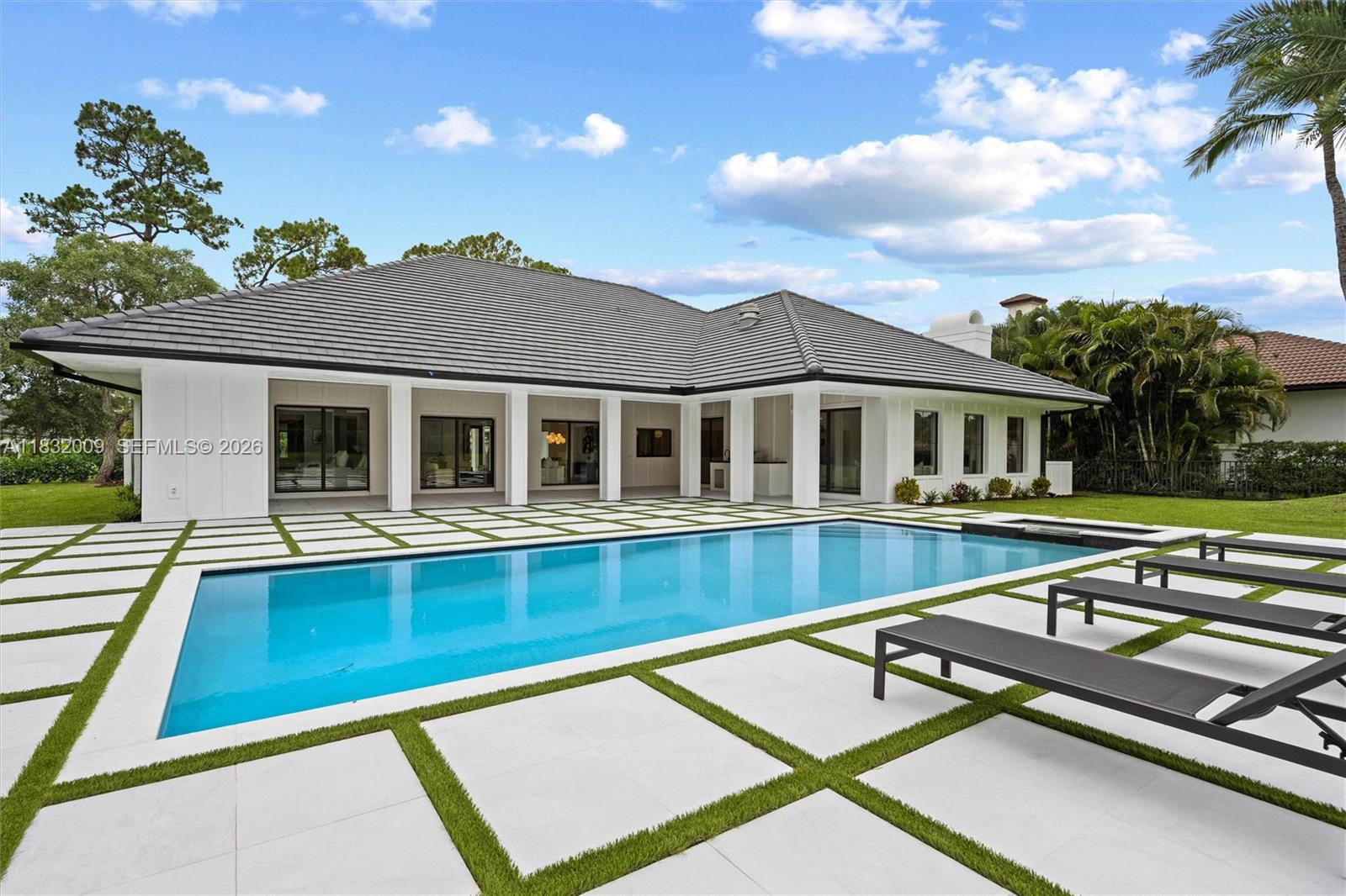 BREAKERS WEST - Residential