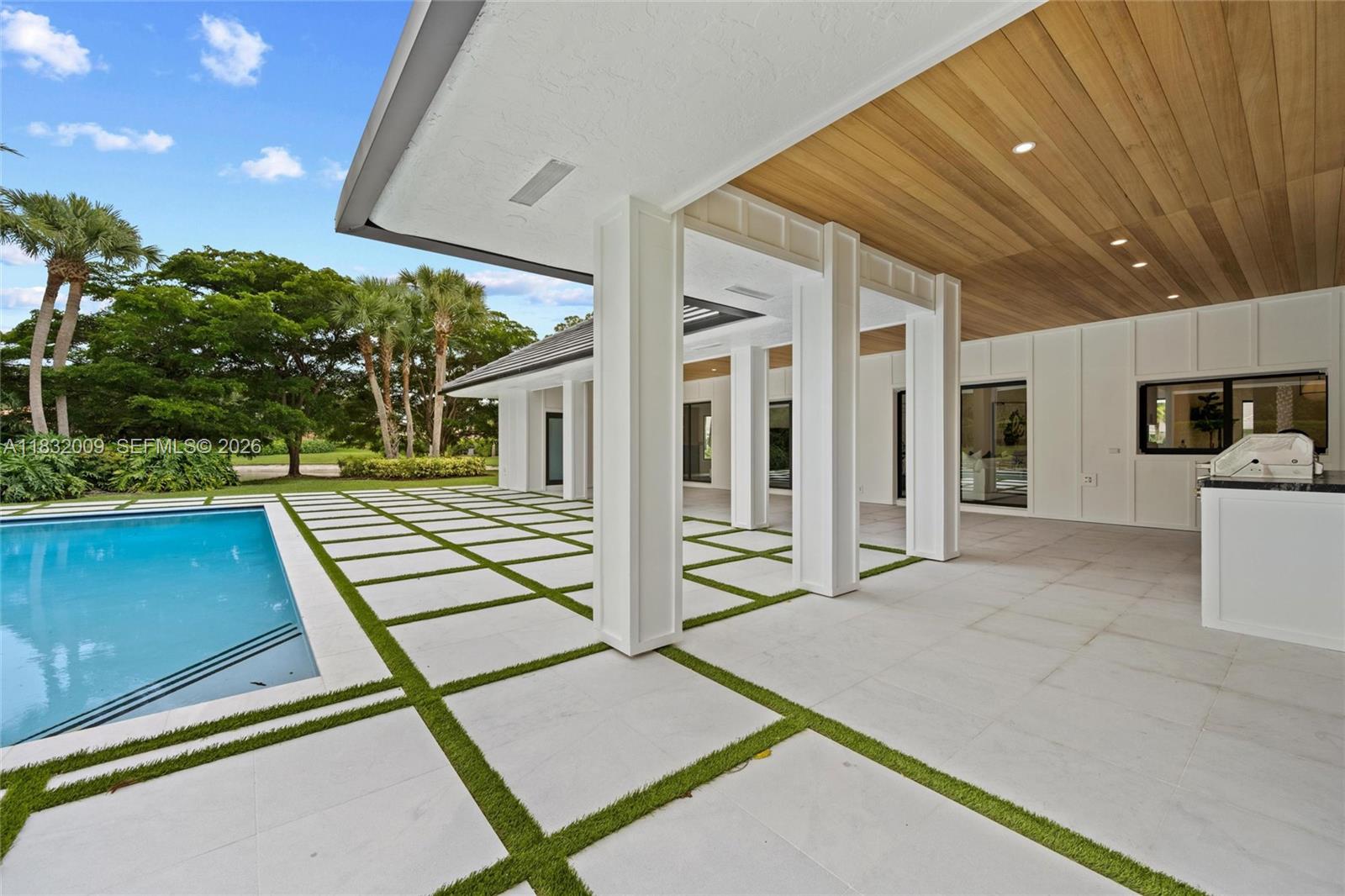 BREAKERS WEST - Residential