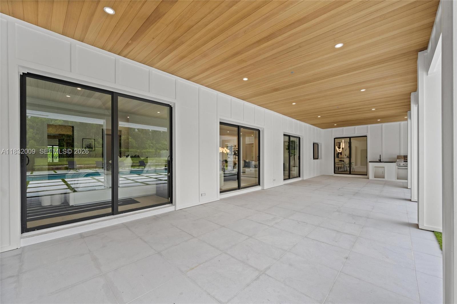 BREAKERS WEST - Residential