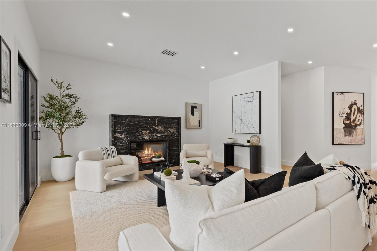 BREAKERS WEST - Residential
