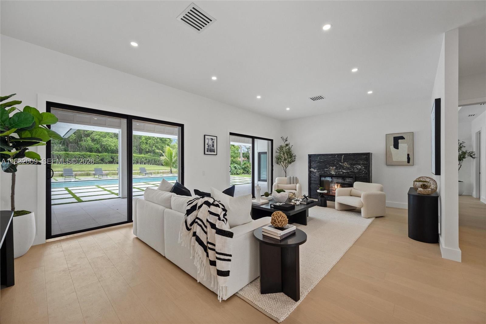 BREAKERS WEST - Residential