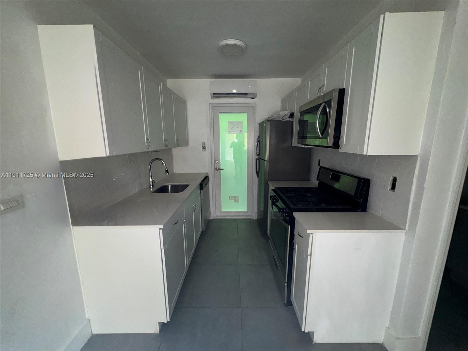 GOLDEN DREAMS CONDO - Residential