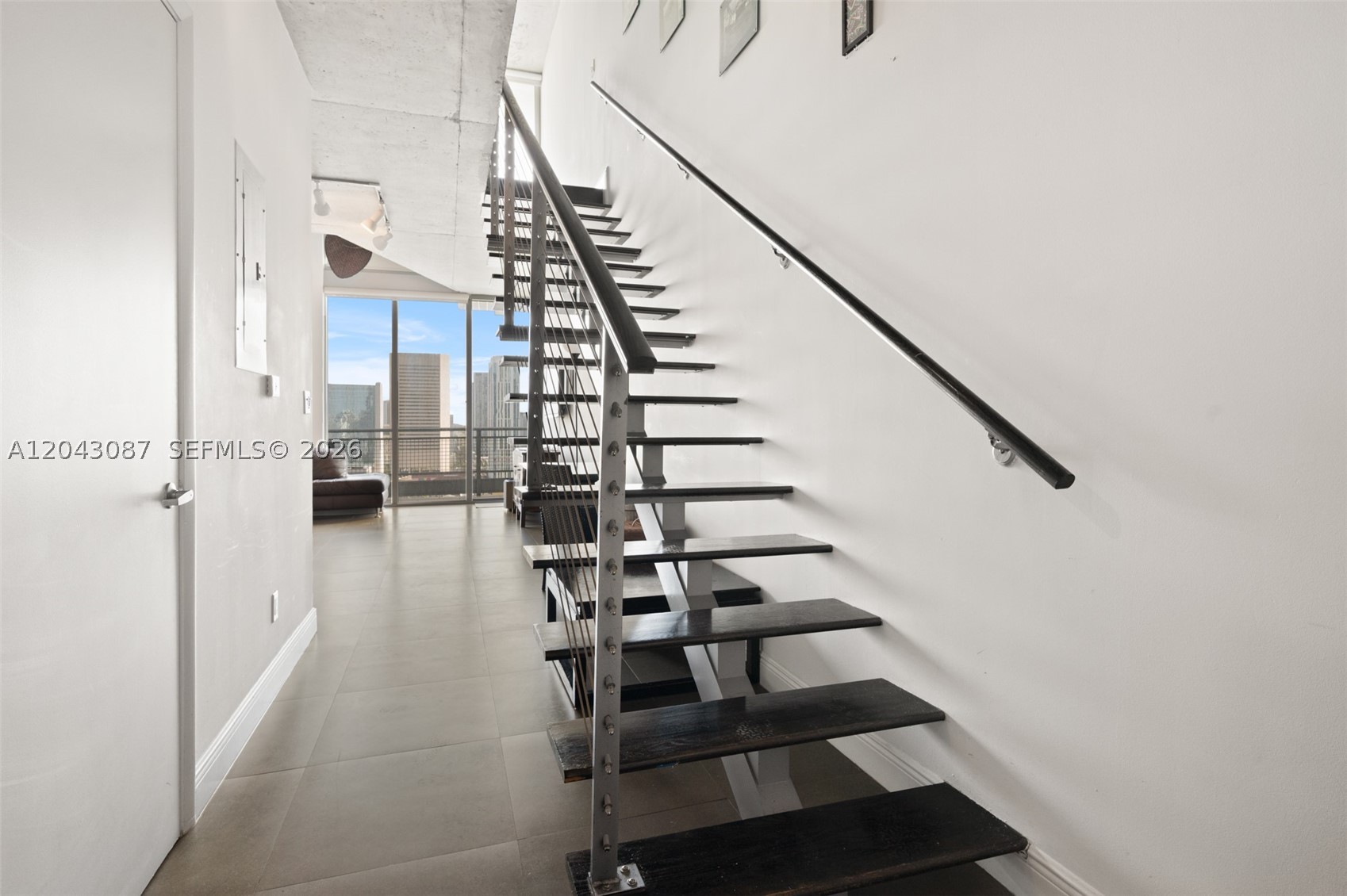 690 SW 1 Ct 2703