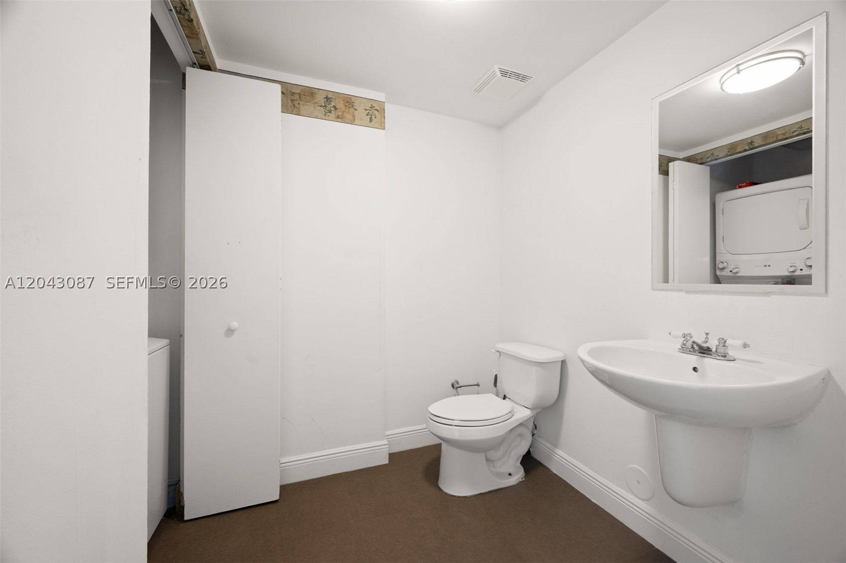 690 SW 1 Ct 2703