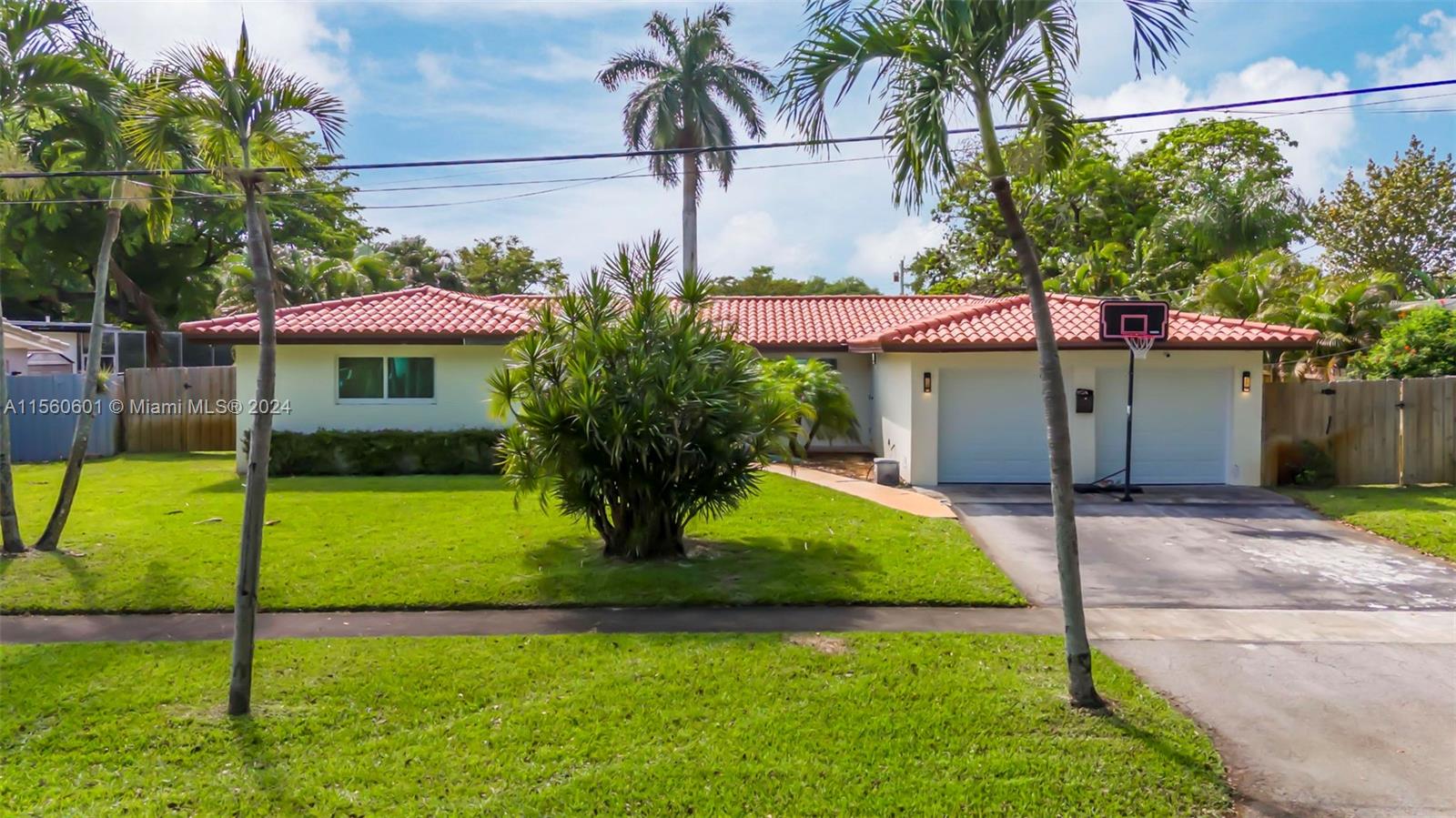Property for Sale at 401 Sw 55th Ter, Plantation, Miami-Dade County, Florida - Bedrooms: 4 
Bathrooms: 3  - $849,000