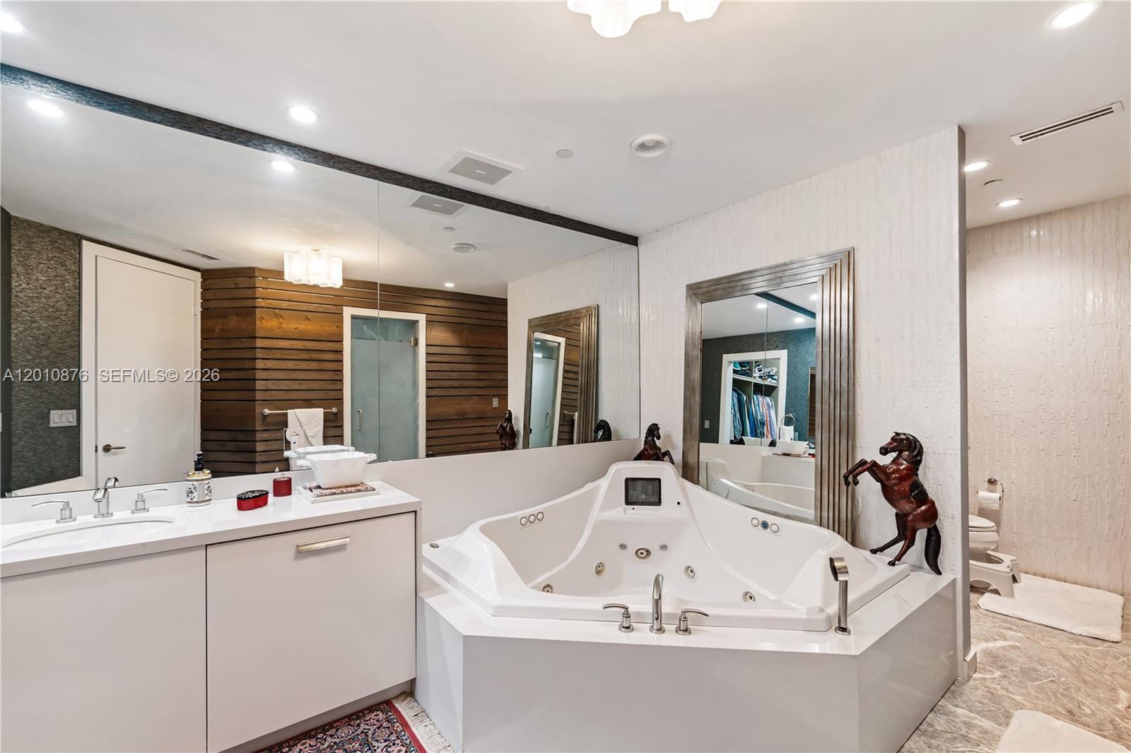 TURNBERRY OCEAN COLONY - Residential