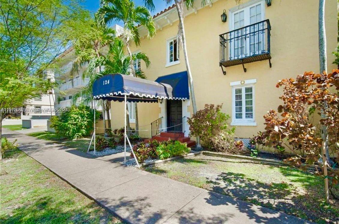 Live in one of Miami’s most desirable neighborhoods without breaking the bank! This charming studio apartment offers classic Coral Gables elegance at a budget-friendly price, and is perfect for professionals, students, or anyone looking to live well and spend smartly.
Classic Mediterranean-style building with timeless character
Bright studio, large windows, natural light, and cozy layout. Updated kitchen with modern appliances
Washer and Dryer included. Tile floors throughout. Street parking
Water/trash included (all other utilities by tenant).
Walk to Miracle Mile, supermarket, shops, cafés, and public transport right outside your door.
Historic charm meets modern value. Schedule your showing today before it’s gone!