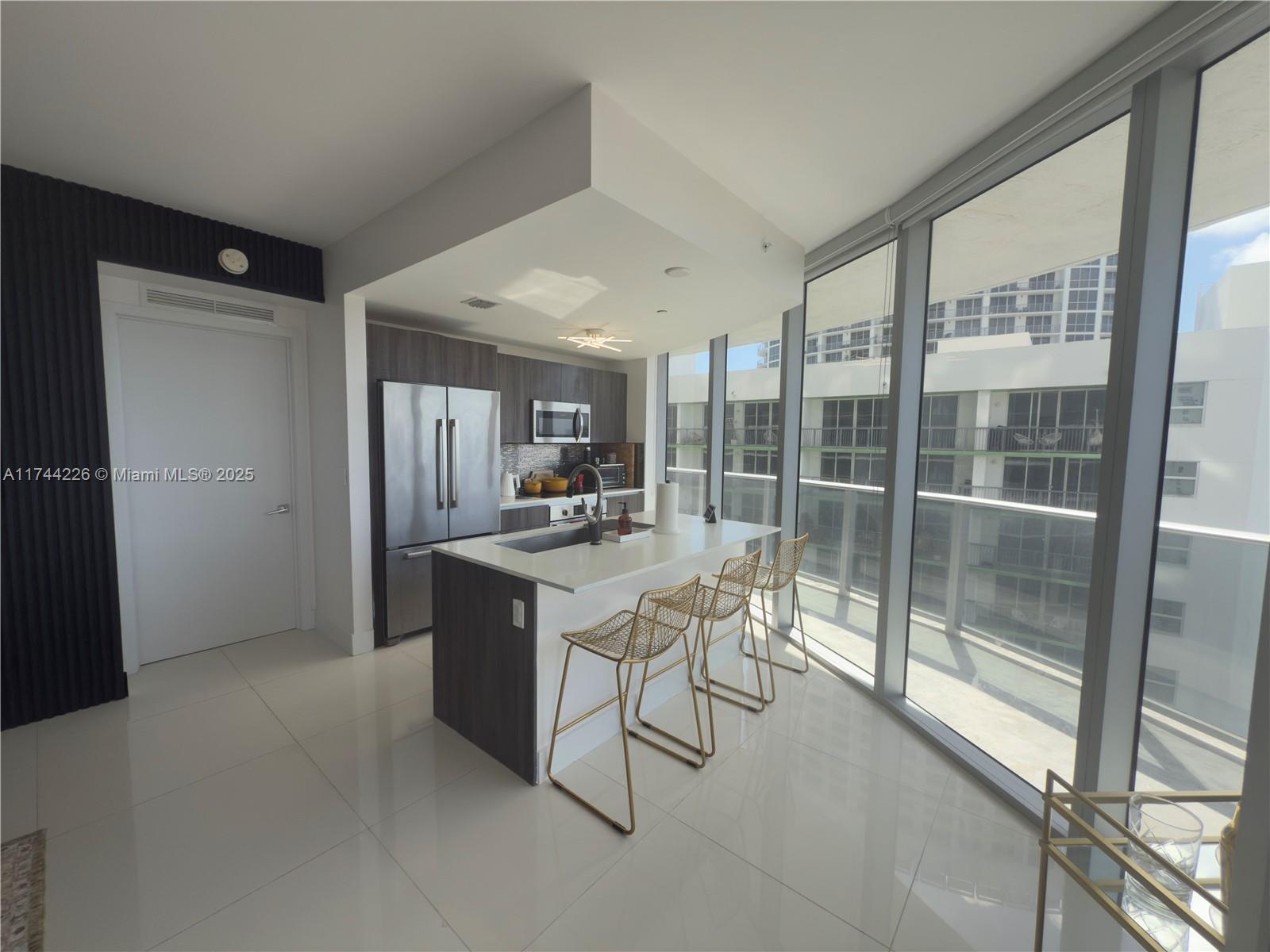 ARIA ON THE BAY CONDO - Residential
