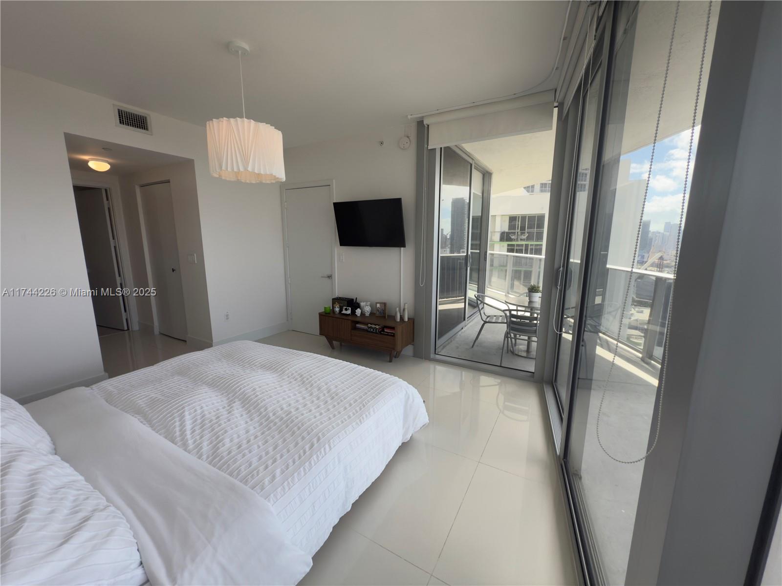 ARIA ON THE BAY CONDO - Residential