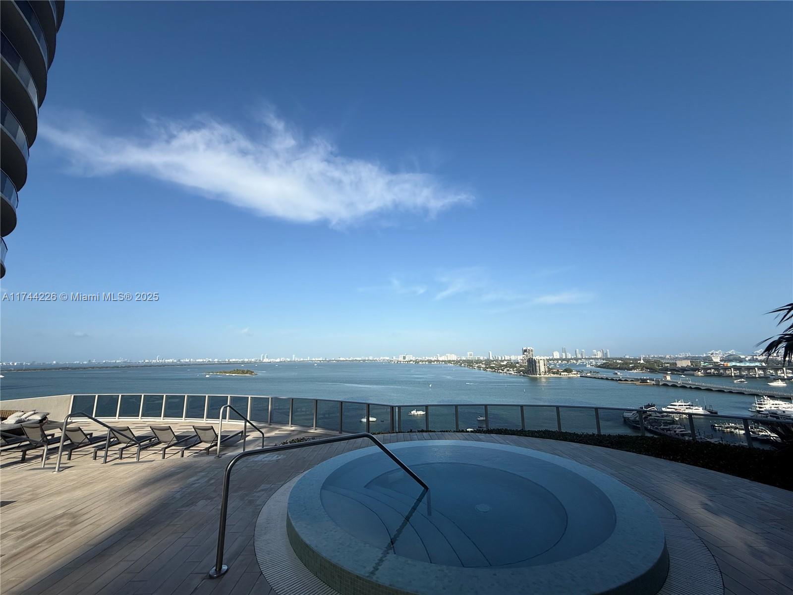 ARIA ON THE BAY CONDO - Residential