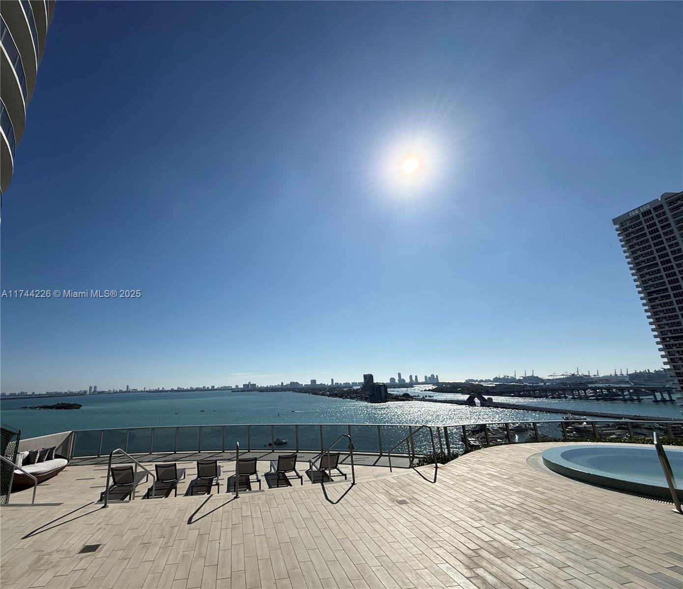 ARIA ON THE BAY CONDO - Residential