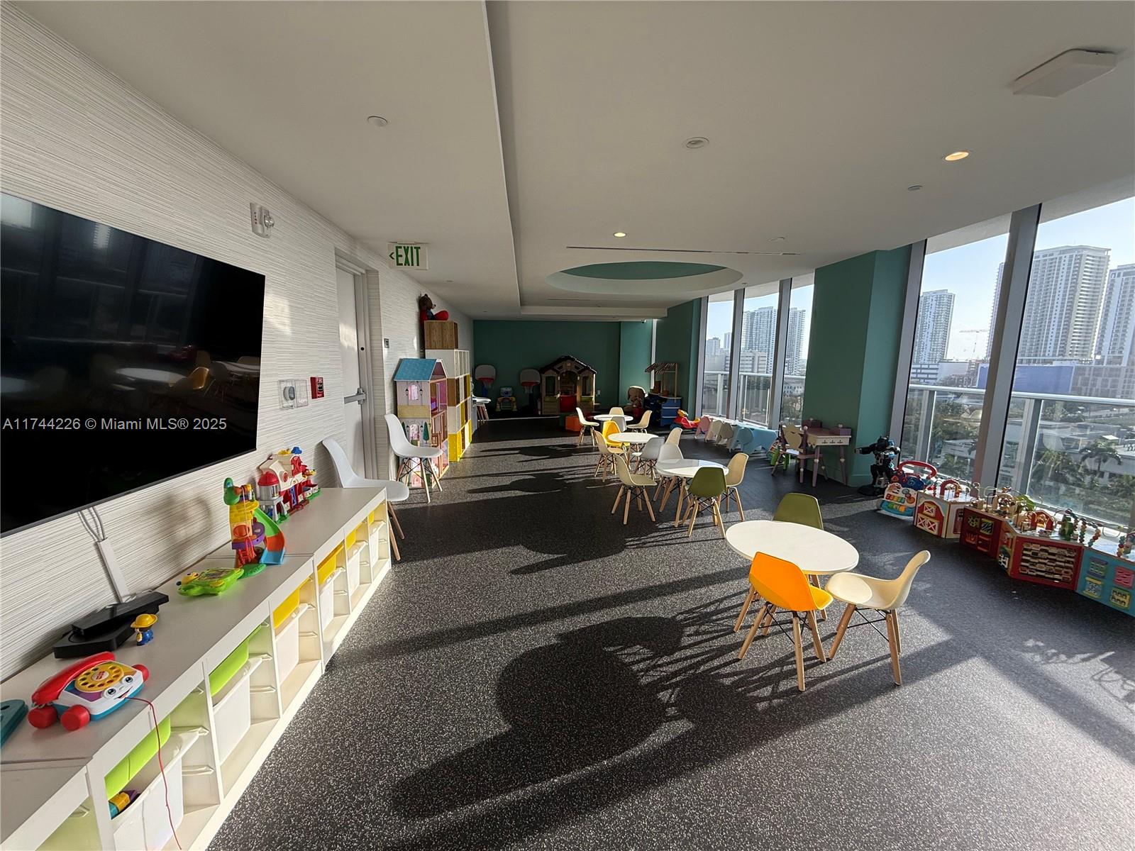 ARIA ON THE BAY CONDO - Residential