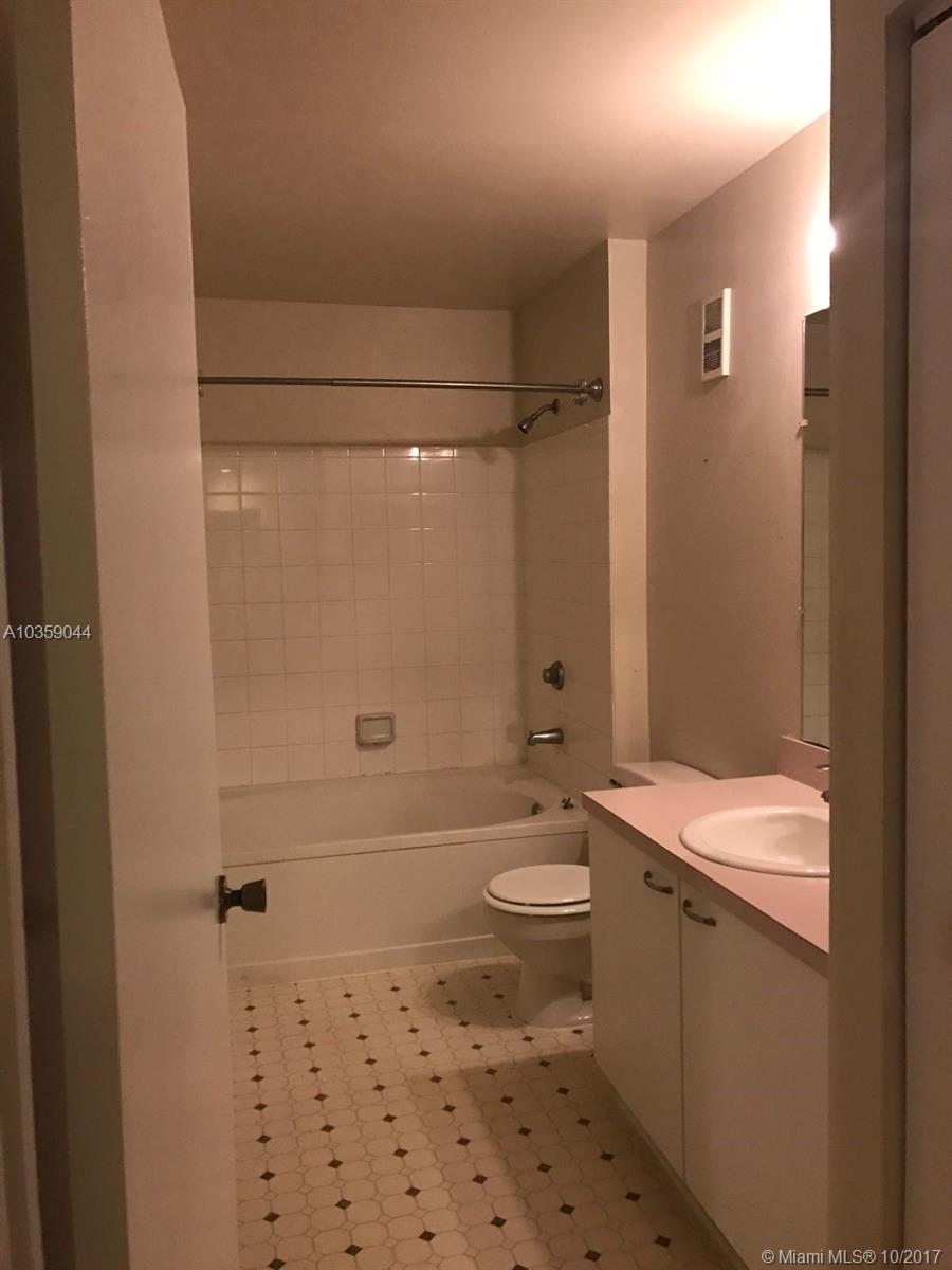 PALM LAKE - Residential Lease