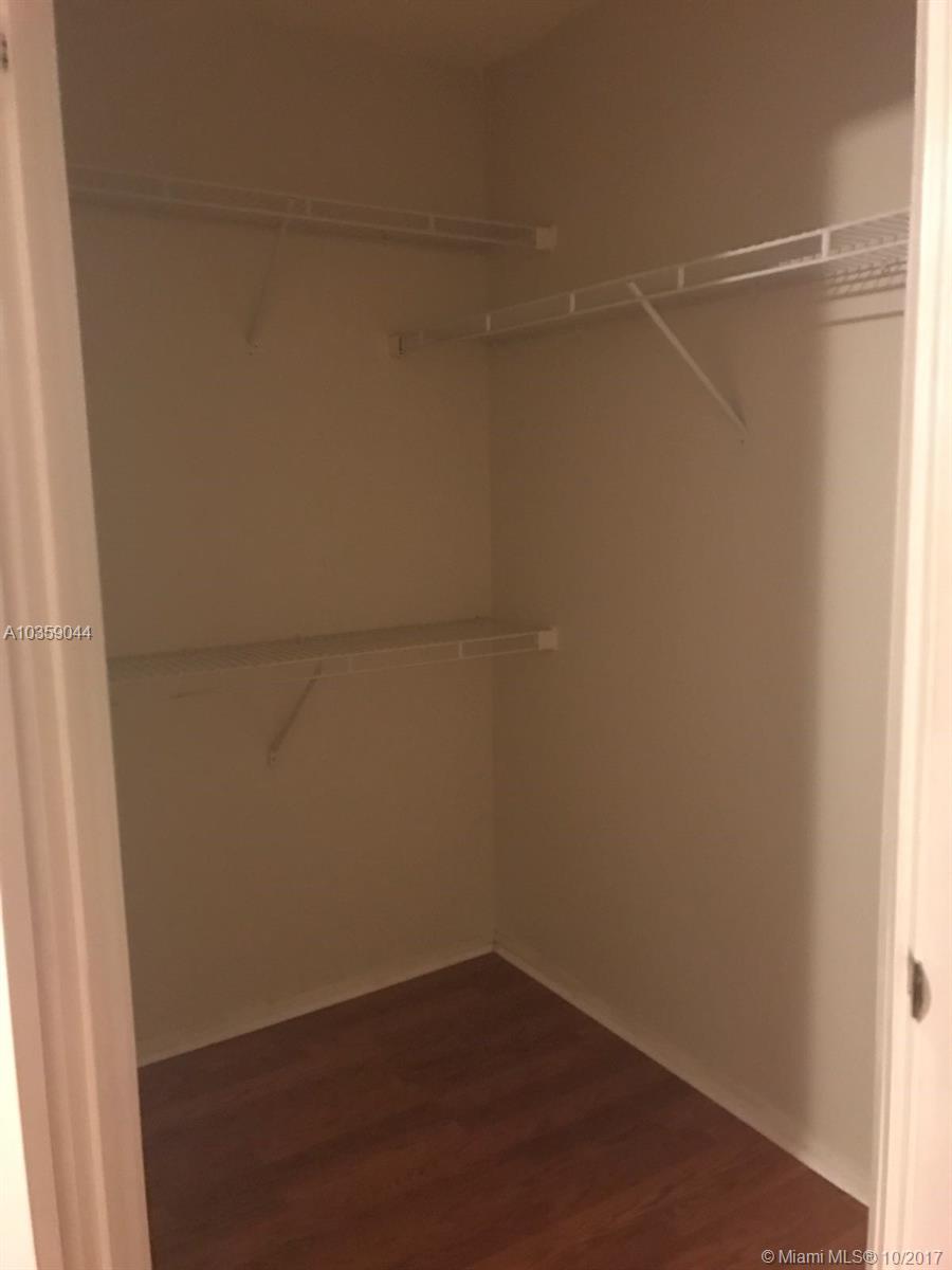 PALM LAKE - Residential Lease