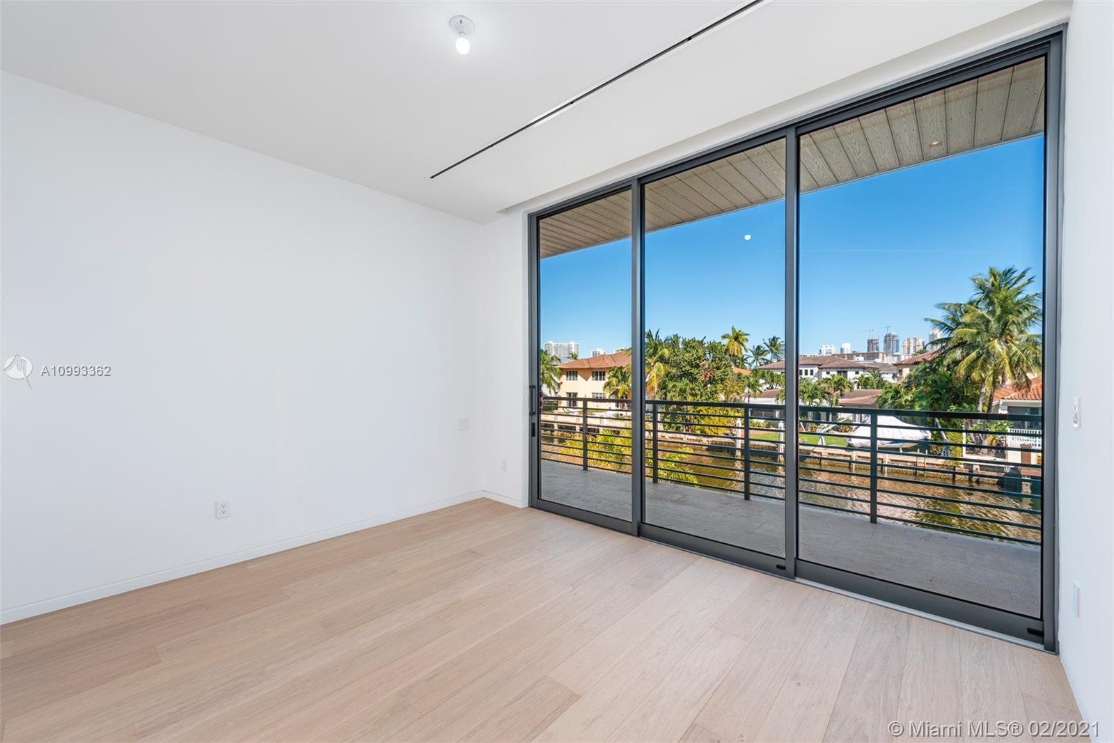 EASTERN SHORES - Residential