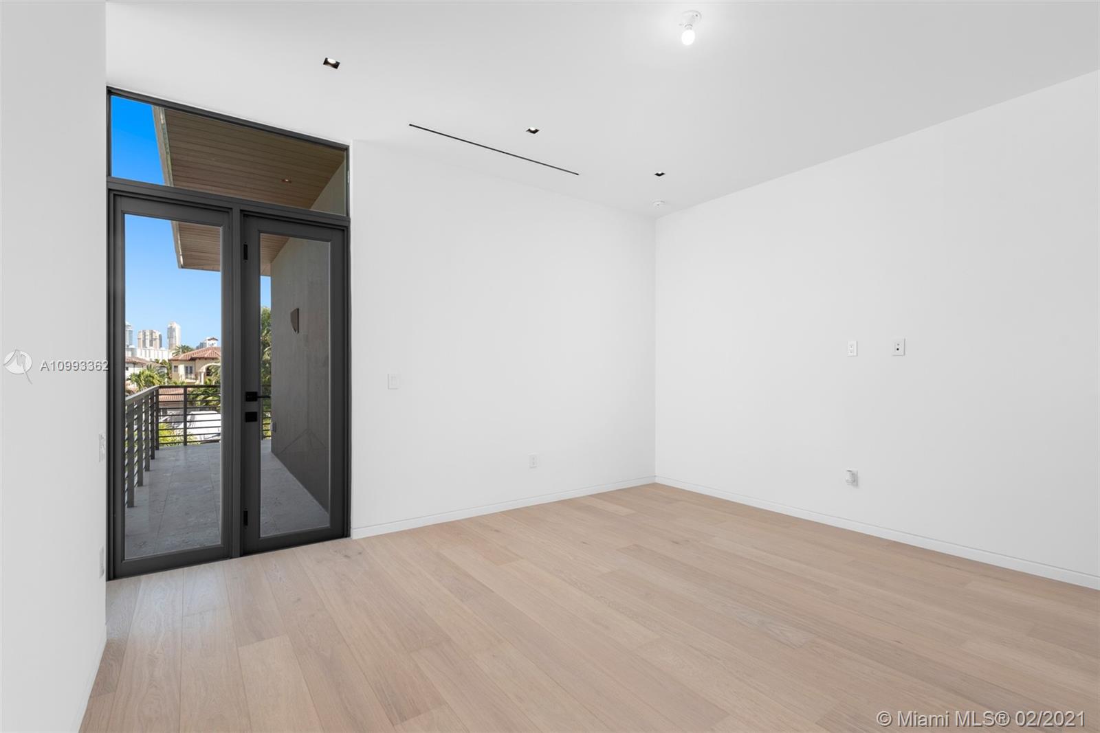 EASTERN SHORES - Residential