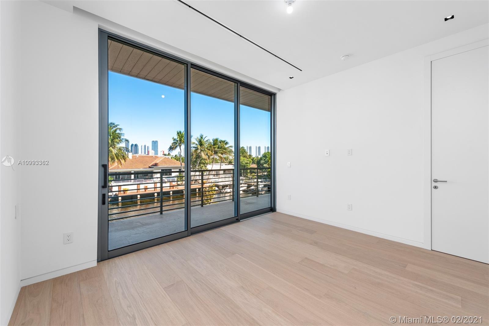 EASTERN SHORES - Residential