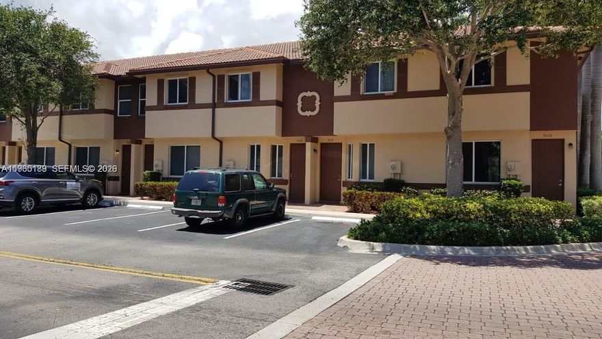 Great opportunity for investors! Townhouse already rented. 3BR 2FB 1HB. Large living room with a nice kitchen. Gated community. Pool. Excellent location.
