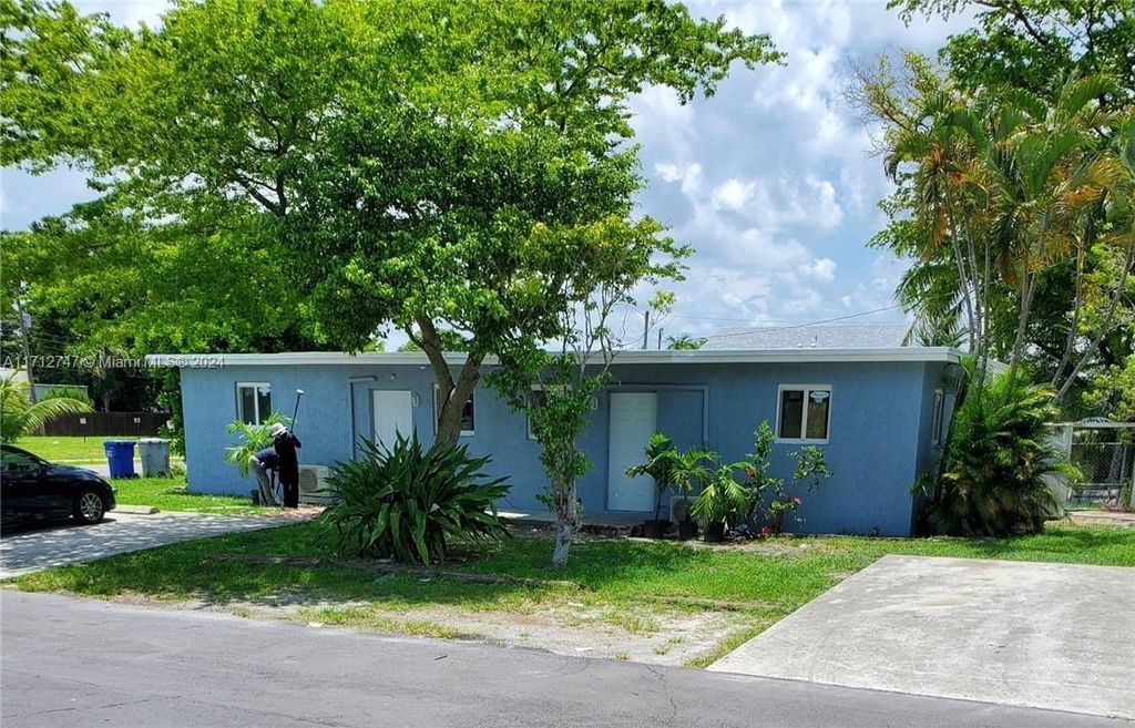 Photo of 2301 NW 4th St, Pompano Beach, FL 33069 (MLS # A11712747)