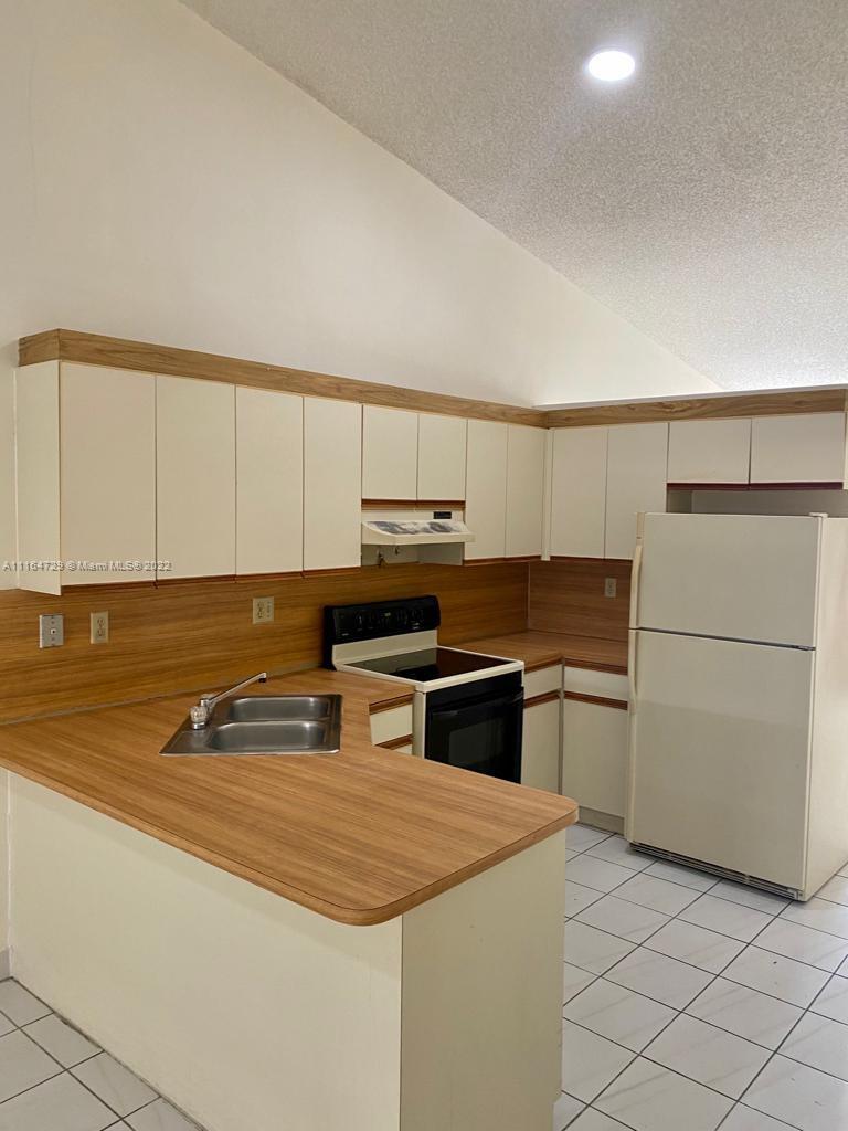 MICHELLE JARDINS NO 2 - Residential