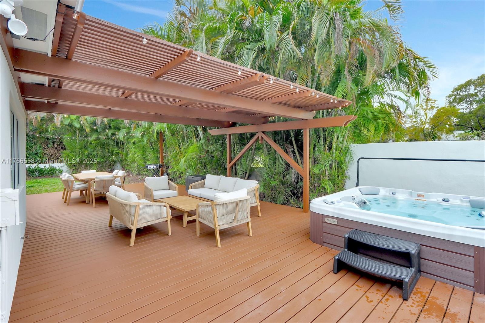 646 Ne 114th St, Biscayne Park, Miami-Dade County, Florida - 3 Bedrooms  
2 Bathrooms - 