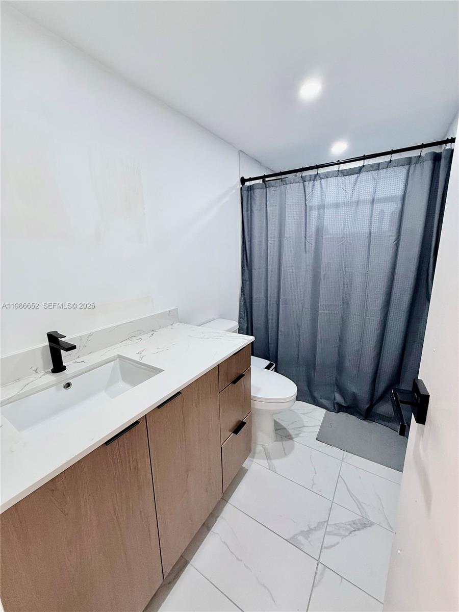 SANDS POINT CONDOMINIUM I - Residential