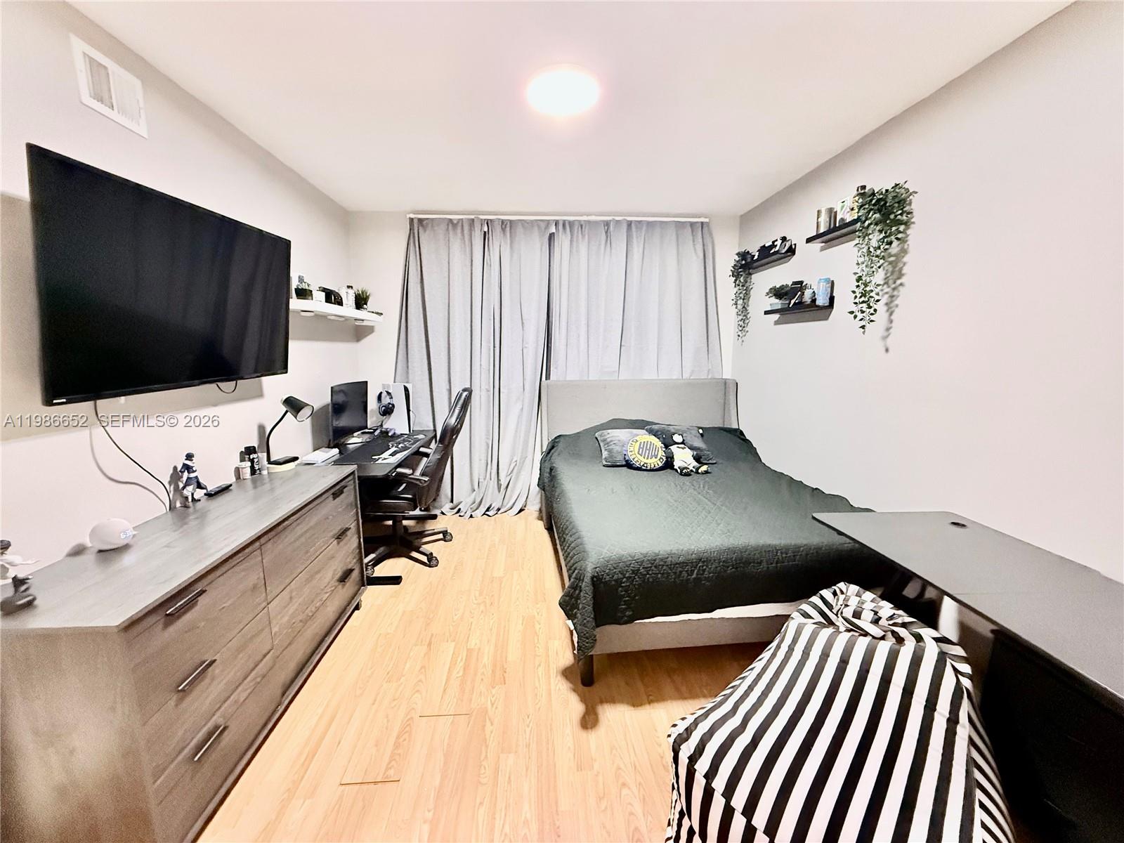 SANDS POINT CONDOMINIUM I - Residential