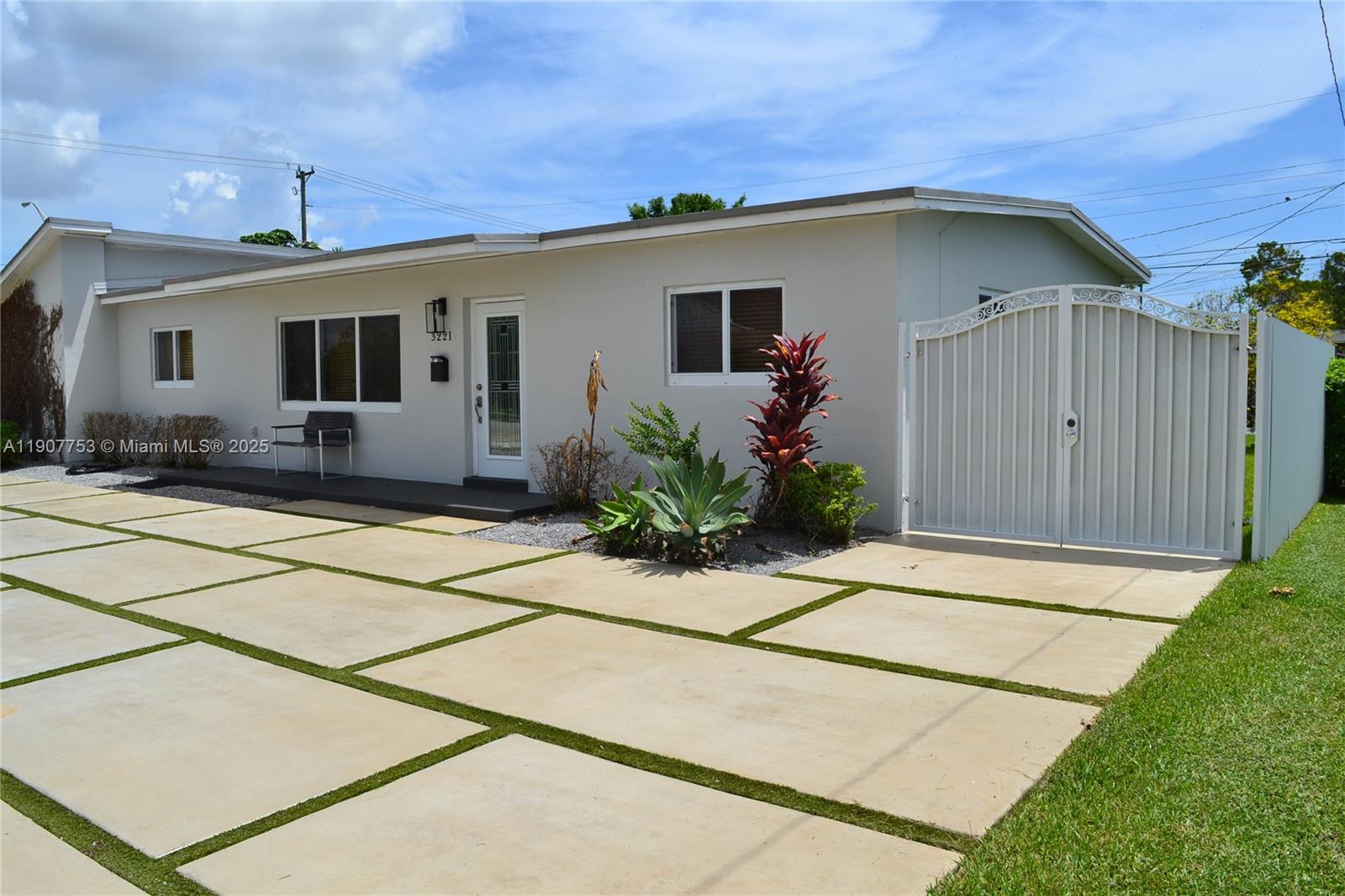 CORAL GLADE HEIGHTS - Residential Lease