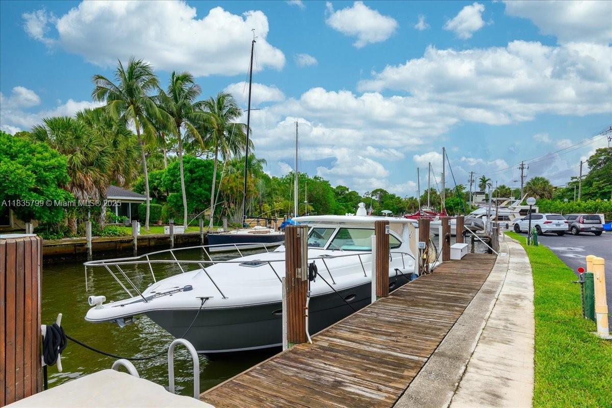 Incredible Opportunity !! Renovated Condo 2 Bed/ 2 Ba with 50 ' Dock, 30 amp, no fixed bridges , ocean access ,centrally located near downtown Fort Lauderdale, gated community. Covered Parking next to elevator. Lots of amenities. $425,000 HOA documents up to date. Maintenance Fee $850 monthly -includes dock.